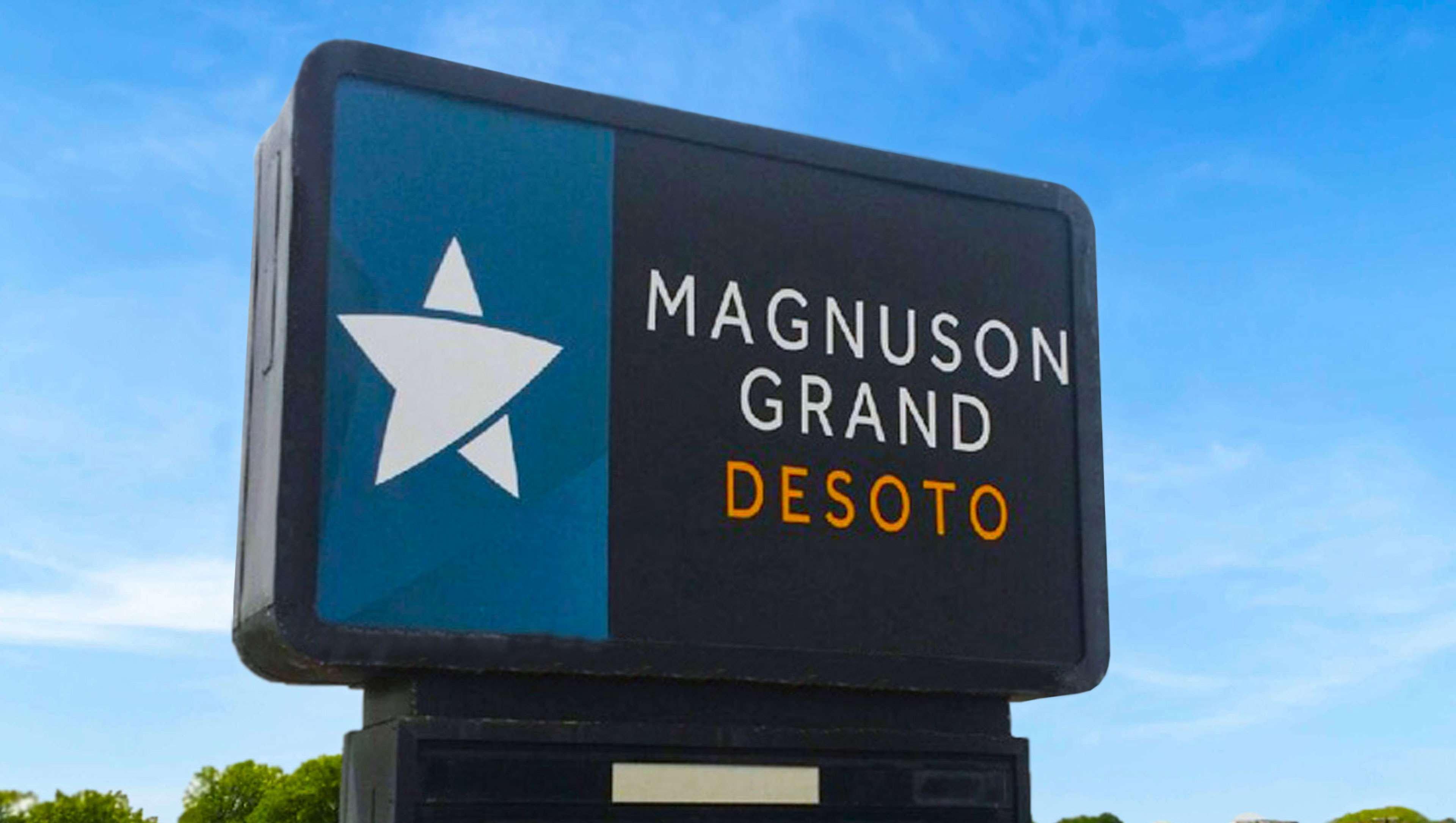 Magnuson Grand Desoto Hotel ภายนอก รูปภาพ