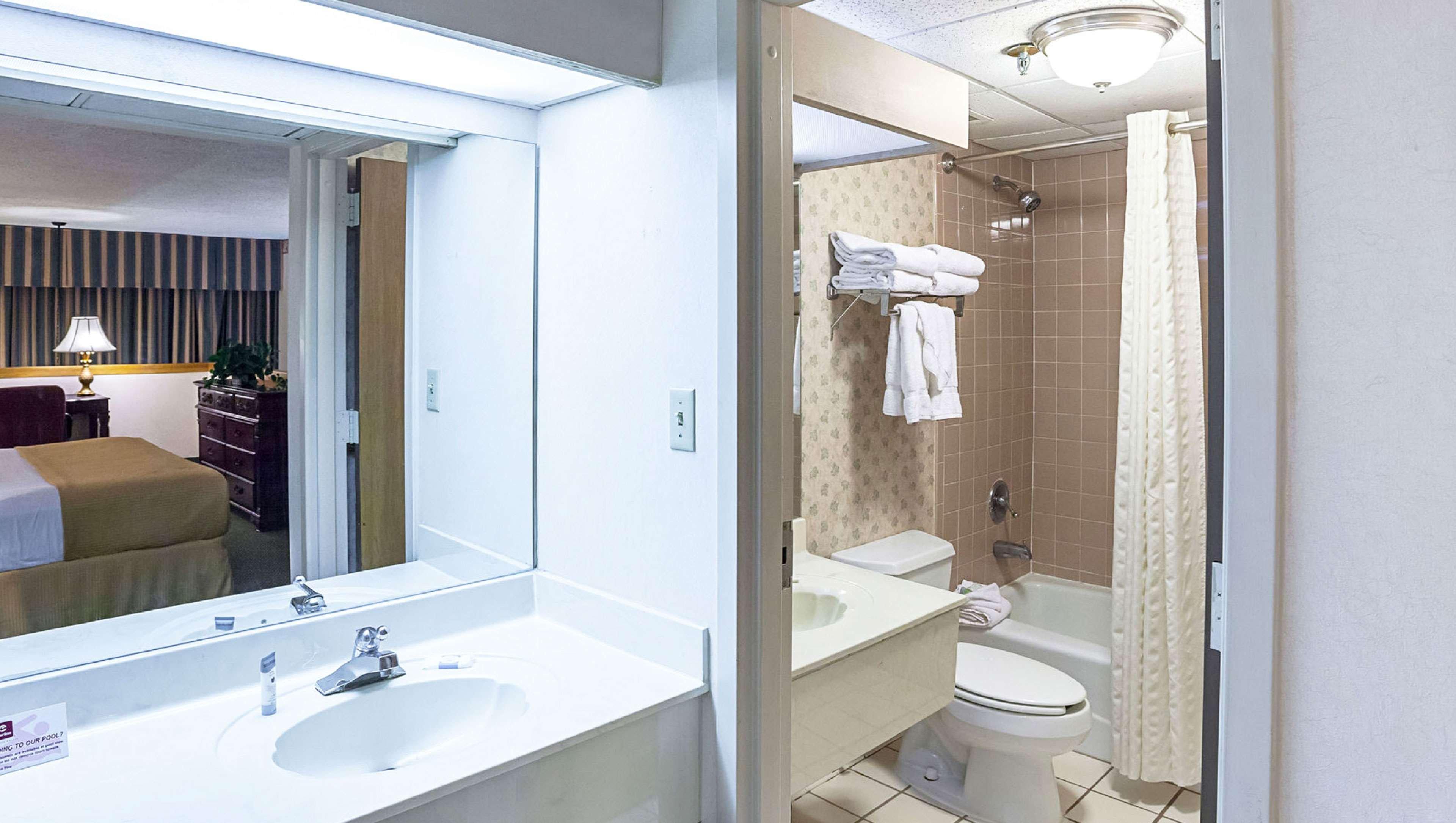 Magnuson Grand Desoto Hotel ภายนอก รูปภาพ